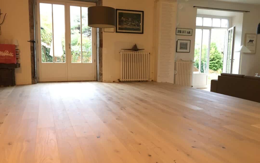Pose de parquet en Bois dans le salon d’une Maison à Barberaz en Savoie