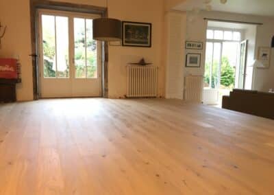 Pose de parquet en Bois dans le salon d’une Maison à Barberaz en Savoie