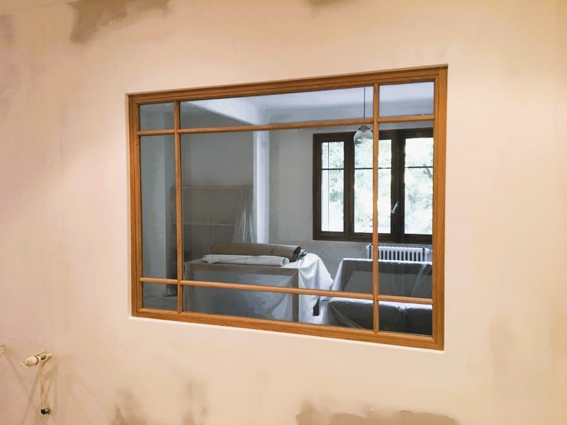 Création de Verrière design en bois dans la cuisine d’un appartement à Chambéry en Savoie